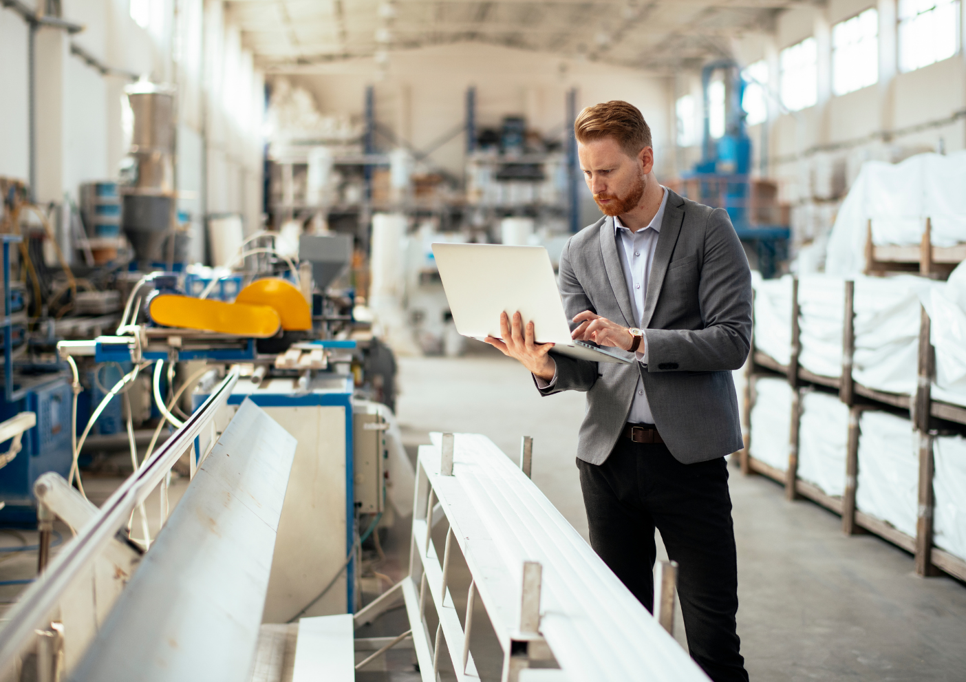 Jak ERP pomaga planiście produkcji w zakładzie przemysłowym uniknąć opóźnień? 